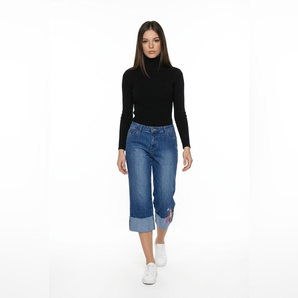 Clash jeans Womens Embroided Capris Blue jeans Size 15